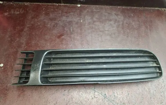 Volkswagen PASSAT B5 Front bumper lower grill 3B0853678A