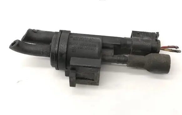 Mercedes-Benz E W212 Turbo solenoid valve A0025401497