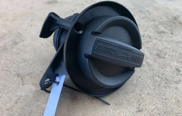 BMW X3 F25 Oil filler cap 8507608 11128507608