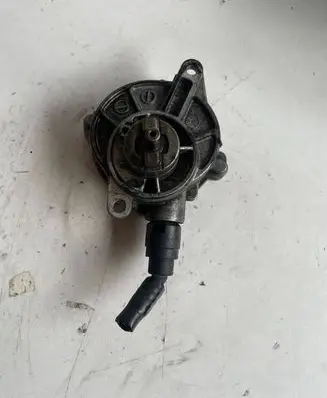 Mercedes-Benz Vito Viano W639 Vacuum pump A64623065