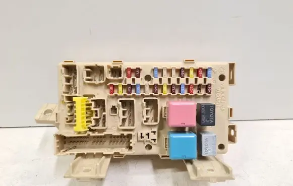 Toyota Avensis T250 Fuse module 8264105020A