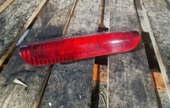 Nissan Juke I F15 Third/center stoplight