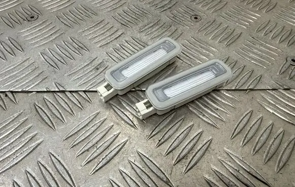 Audi A6 S6 C8 4K Front seat light 4M0947105