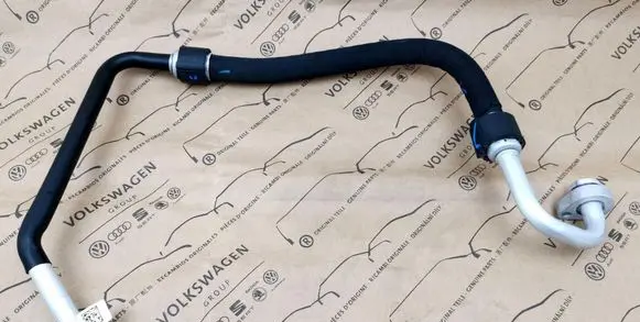 Volkswagen Touareg III Engine coolant pipe/hose 4M0816743BC