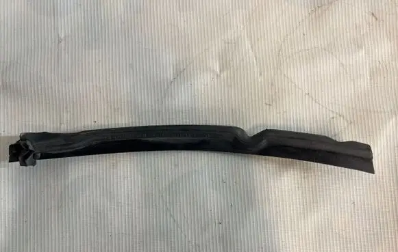 BMW 5 E60 E61 Engine compartment rubber 51767138583