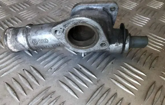 Ford Galaxy Engine coolant pipe/hose 038121133J