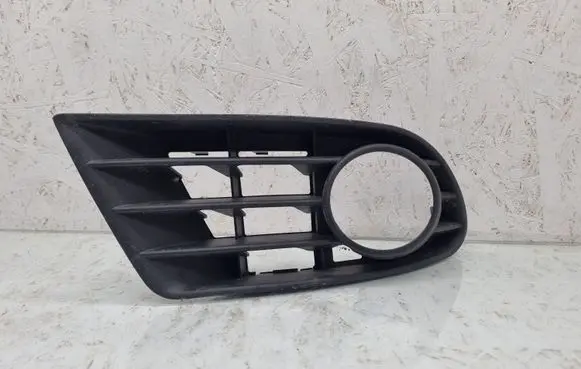 Volkswagen Golf Plus Front bumper lower grill 5M0853665C