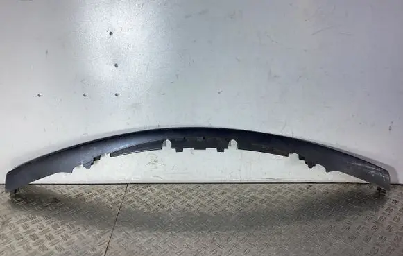 Front bumper lip