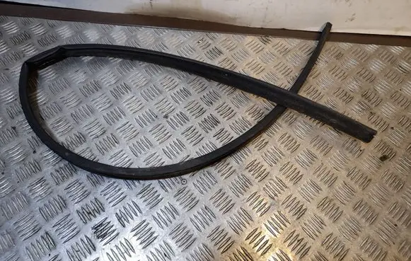 Audi Q3 8U Front door rubber seal 8U0839119