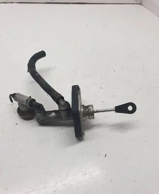 Hyundai Tucson JM Clutch master cylinder
