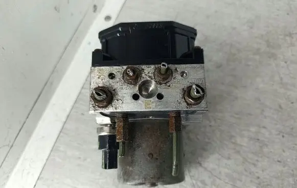 Toyota Corolla E120 E130 ABS Pump 