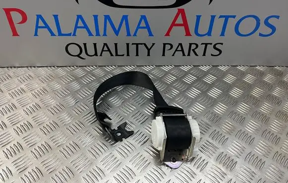 BMW X3 E83 Rear seatbelt 33035173