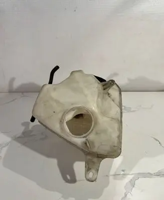 Toyota Prius (XW20) Windshield washer fluid reservoir/tank 060851145