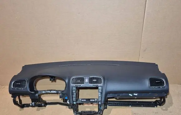 Volkswagen Golf VI Dashboard 5K1858295E 102294