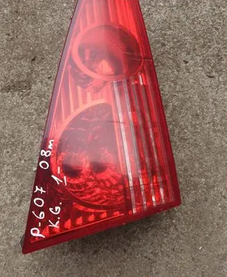 Peugeot 607 Tailgate rear/tail lights