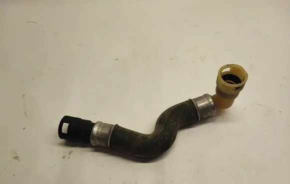 Engine coolant pipe/hose