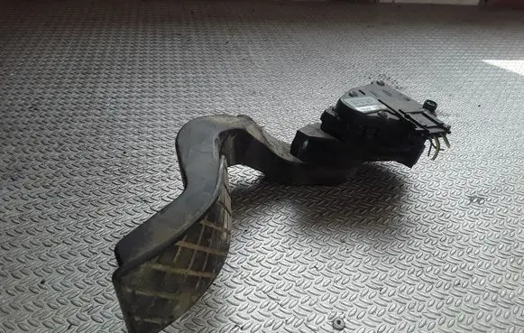 Audi A6 S6 C5 4B Accelerator throttle pedal 8D1721523F