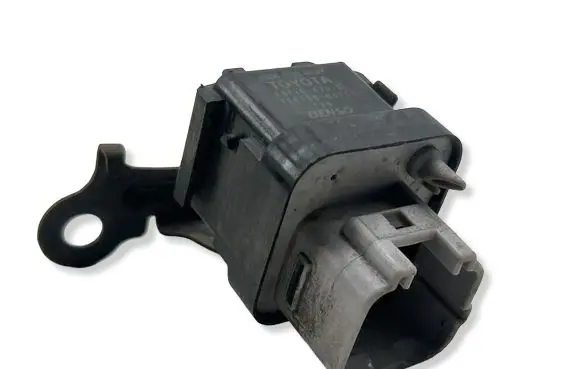 Toyota Avensis T270 Glow plug pre-heat relay 2861067010 1567000671