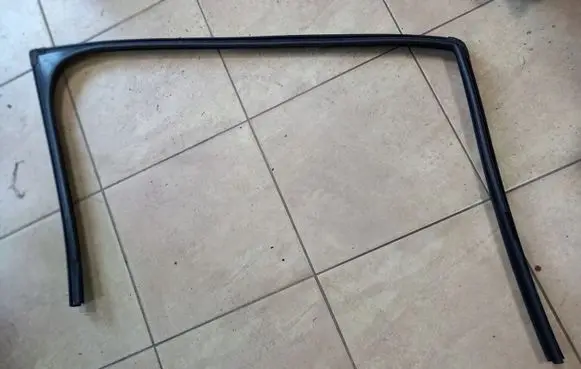 Front door glass trim molding