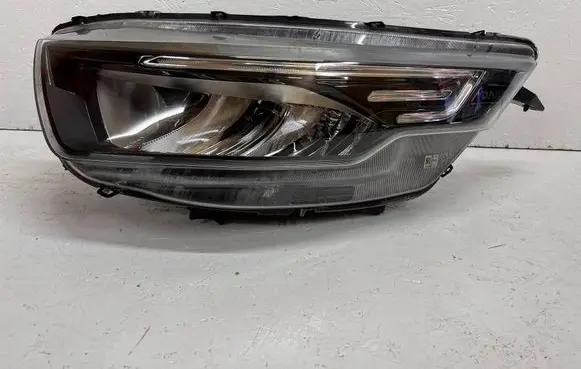 Iveco Daily 6th gen Headlight/headlamp 05802711800 30E22T2