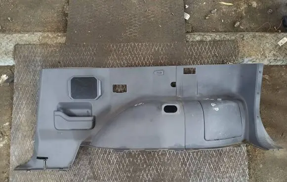 Trunk/boot lower side trim panel