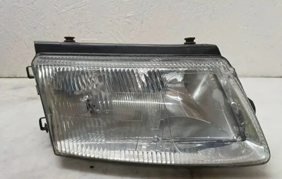 Volkswagen PASSAT B5 Headlight/headlamp 081411101R