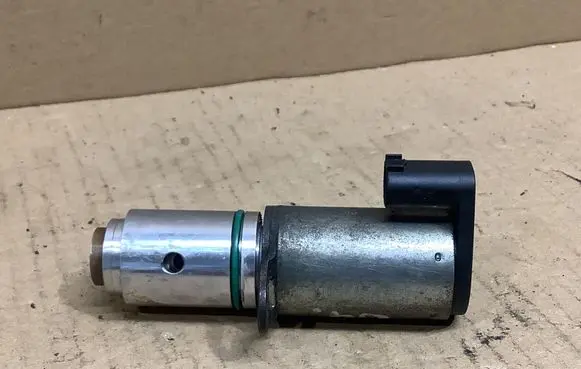 Volvo V50 Camshaft vanos timing valve 8692552 271301502