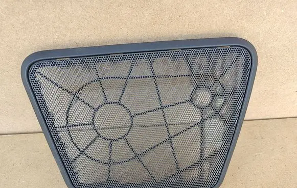 Parcel shelf speaker trim grill