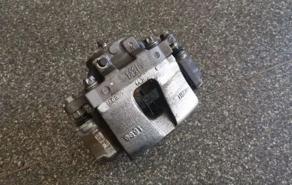 Hyundai Kona I Front brake caliper
