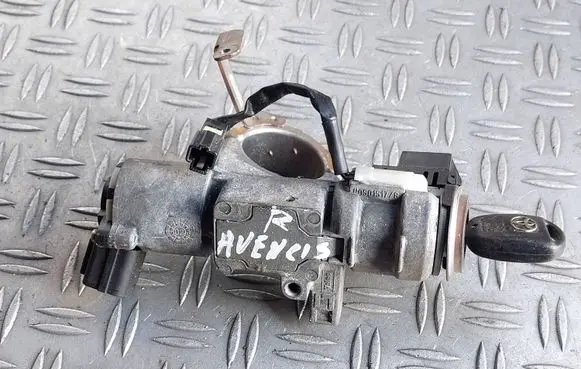 Toyota Avensis T250 Ignition lock 450200504