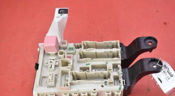 Toyota Avensis T270 Fuse box set 82730-05140