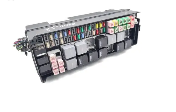 Land Rover Discovery 4 - LR4 Fuse module 200672001 10020315102006