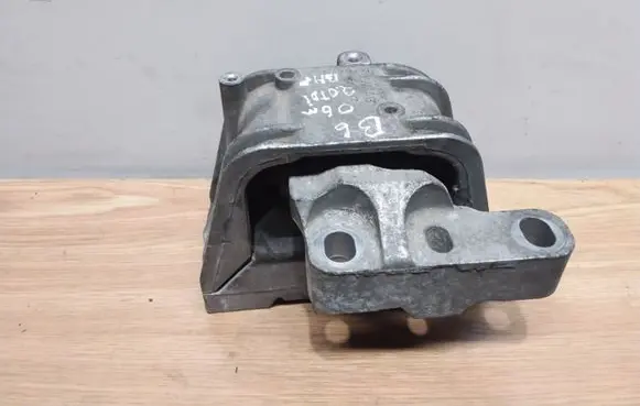 Volkswagen PASSAT B6 Engine mount bracket 1K0199262