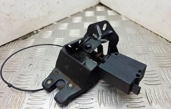 BMW 5 E39 Tailgate/trunk/boot lock/catch/latch 8168892
