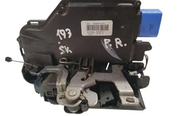 Skoda Octavia Mk2 (1Z) Front door lock 3D2837016J