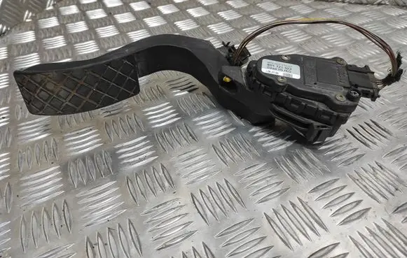 Audi A6 S6 C5 4B Accelerator throttle pedal 8D1721523