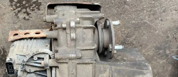 Toyota Land Cruiser (J120) Transfer box differential control unit 