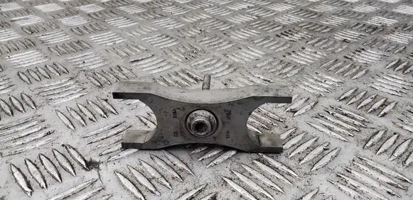 Volkswagen PASSAT CC Fuel Injector clamp holder