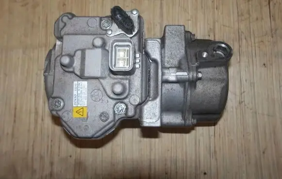 Toyota RAV 4 (XA50) Air conditioning (A/C) compressor (pump) 0422000533ES27C