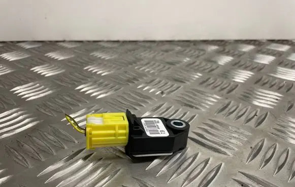 Toyota Avensis T270 Airbag deployment crash/impact sensor 8983105060