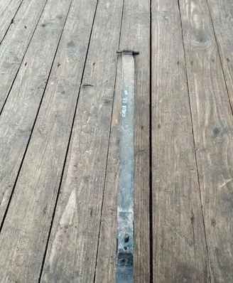 Fuel tank mounting bracket