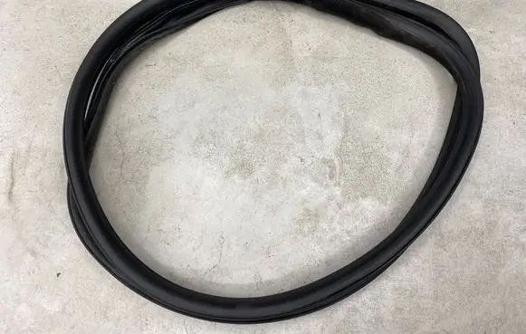 Volvo V70 Front door rubber seal 