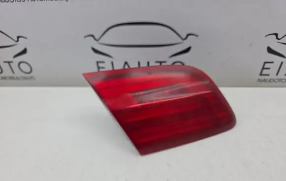 Tailgate rear/tail lights