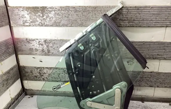 Opel Astra H Front door window/glass (coupe) 43R001026 1283339 87492200