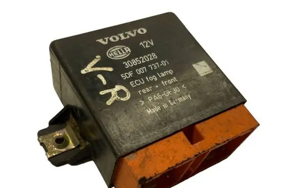 Volvo V40 Other relay 30852028 5DF00773701