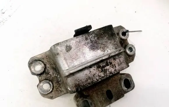 Volkswagen PASSAT B6 Engine mount bracket 3C0199555