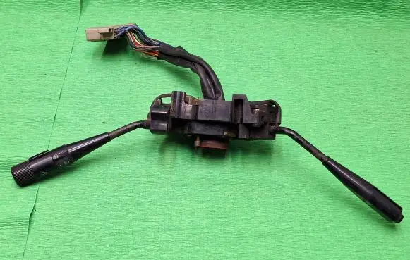 Nissan PickUp Y720 Wiper turn signal indicator stalk/switch 8431016070