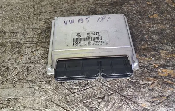Volkswagen PASSAT B5 Engine control unit/module 8D0906018F 0261204875