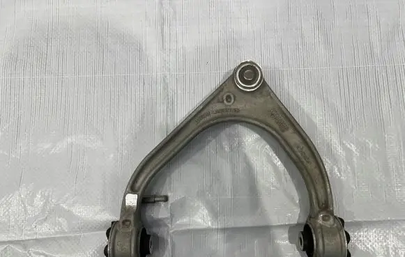 Jaguar F-Pace Front lower control arm/wishbone HK833084