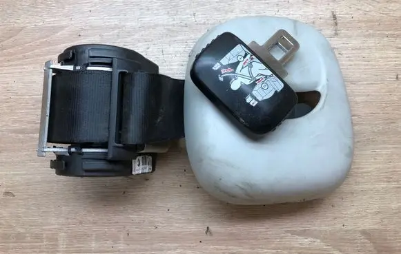 Volkswagen Touran I Roof seat belt 1T0867071